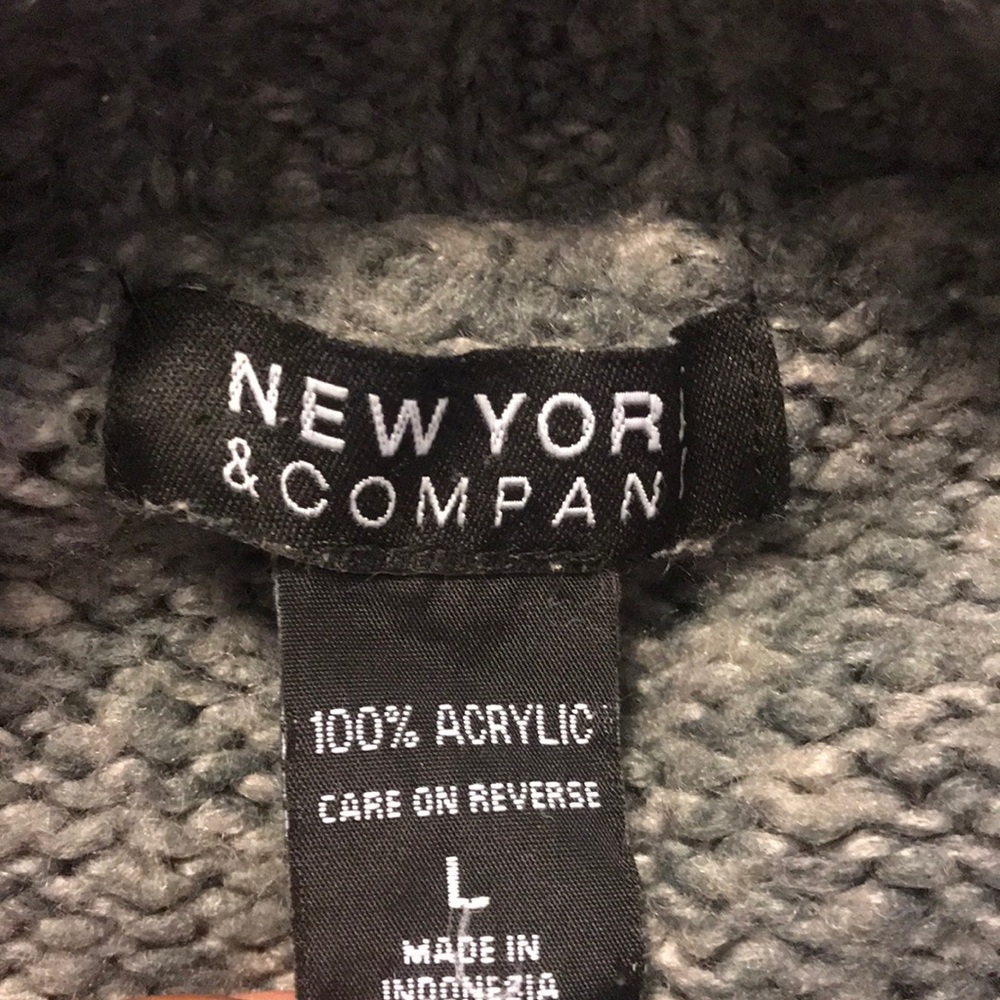 Quality turtle neck. Extremely warm.